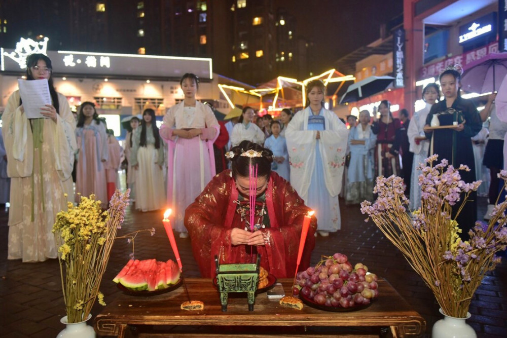 八月十五中秋节记住男不拜月老辈人留下的禁忌别不当回事