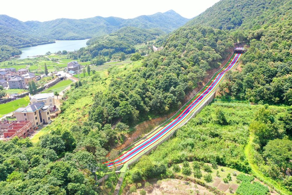 象山東陳鄉玻璃橋和觀景臺村民集資共建的鄉村旅遊景點