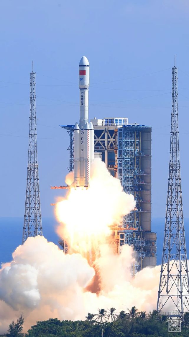 从总装测试厂房到发射塔架,直至云霄的长征七号运载火箭里,天舟三号