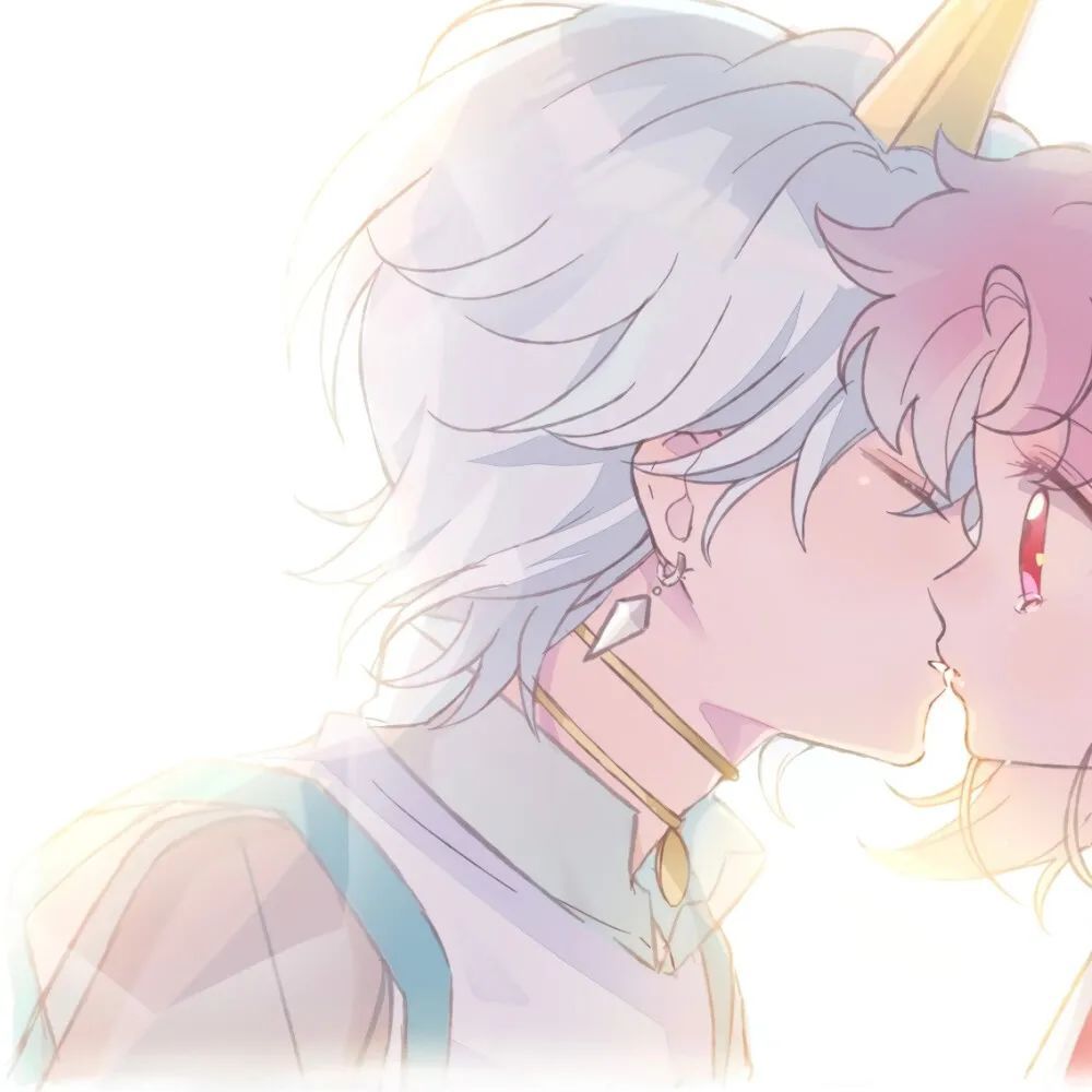 『小仙女情侣头像』关于月亮的朋友圈文案