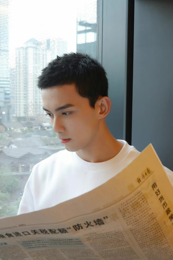 吴磊成功人士的日常胡歌既视感平头也太a了