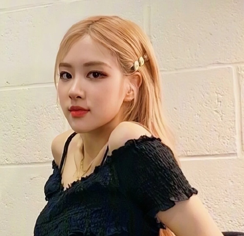 韩国女团blackpink成员rosé朴彩英头像_腾讯新闻