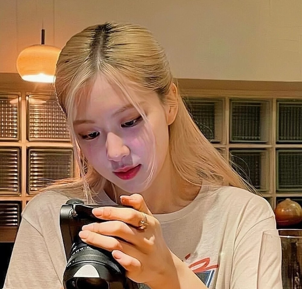 韩国女团blackpink成员rosé朴彩英头像_腾讯新闻