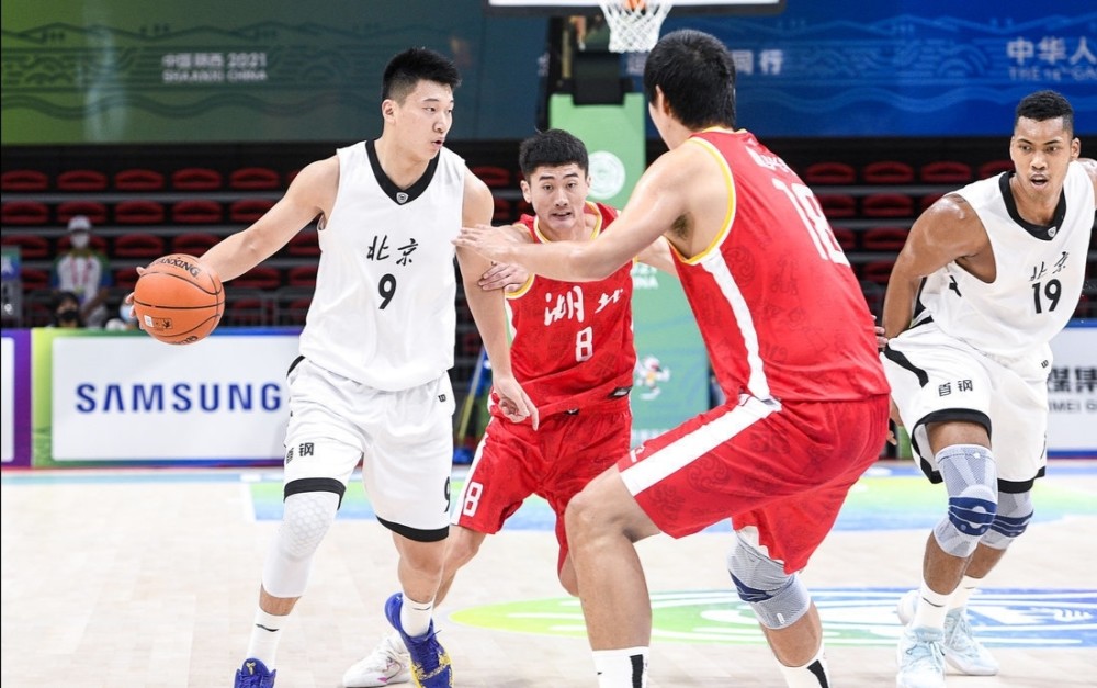 cba 炸裂！北京天才锋线狂砍18＋7＋4＋3，空接炸扣燃爆全场，汤杰成卧底