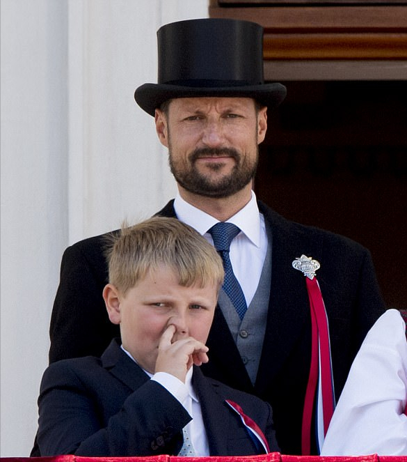 出席活动各种打哈欠,挖鼻孔,挪威王子:释放天性才是最重要的事