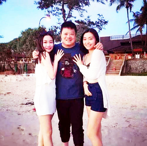 理性智慧的男人,他与母亲商量后,母子俩达成了共识:要彻底改造彭小盛