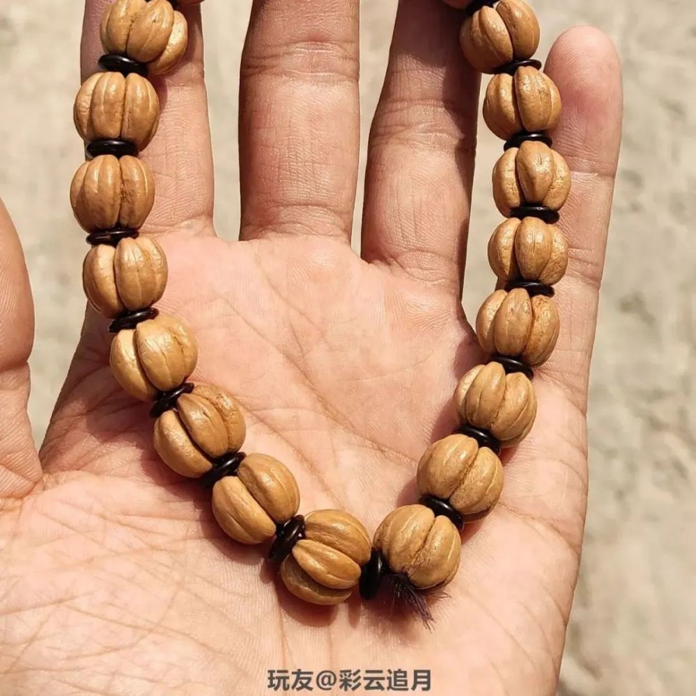 最难盘的山楂手串他只用4年就给盘透了包浆完美