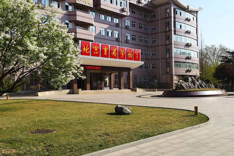 育英学校亮出"德育工作六大主张"