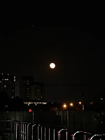 今晚又大又圆的月亮,你拍到了吗?