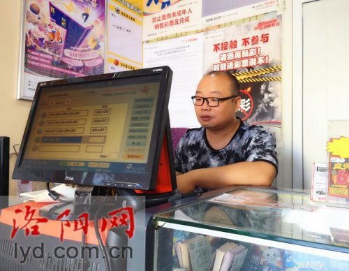 洛阳一男子买体彩中840万大奖彩票店老板连夜打电话喊他取票