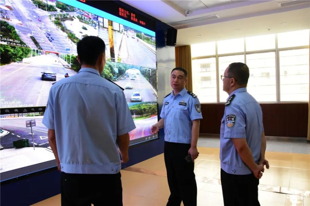 文彬同志先后来到县公安局指挥中心,反诈中心,县文化广场动中备勤组