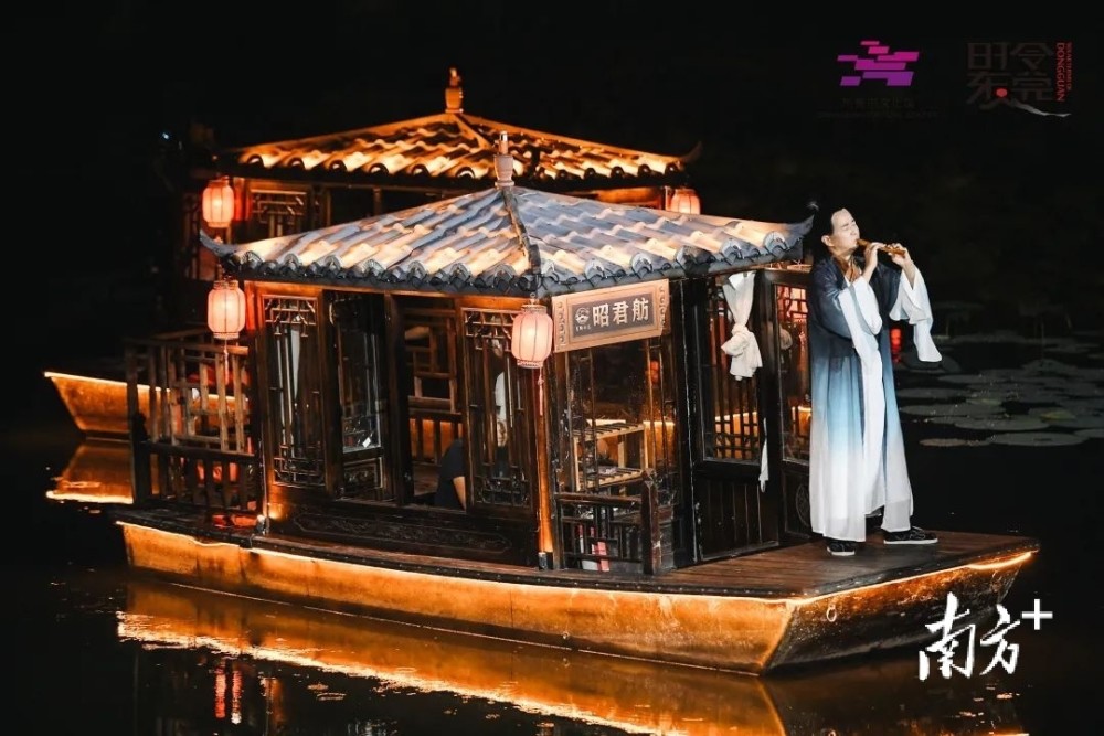 视频|中秋夜,东莞大型水上实景演出庆佳节