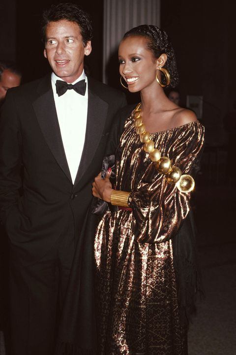 大卫鲍伊超模妻子高调亮相穿华美羽衣太吸睛冻龄颜值不似66