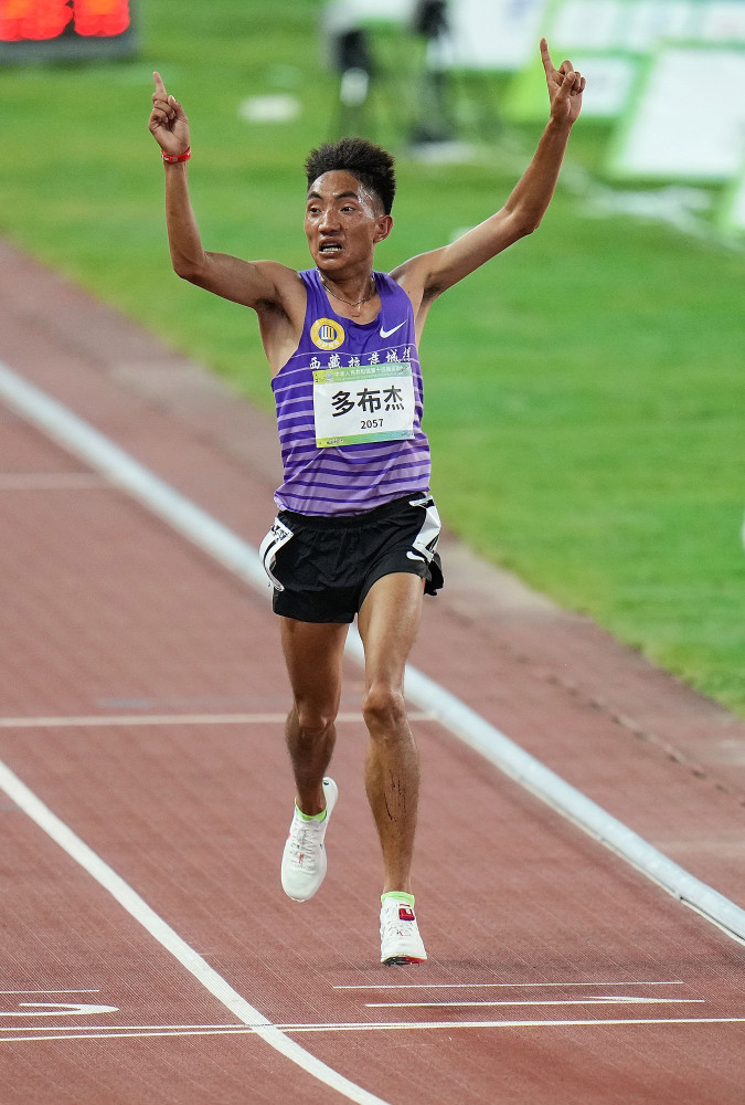 全运会田径男子10000米决赛赛况4