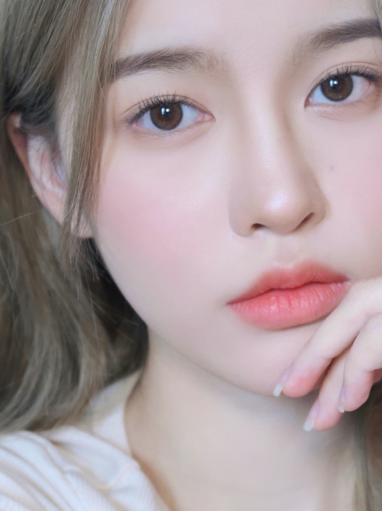 淡颜系女性如何化妆?"教科书式"解析