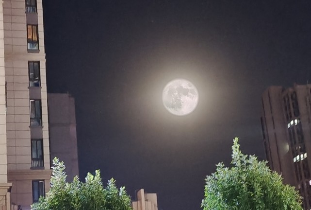 一轮明月万家灯月明星稀风亦清