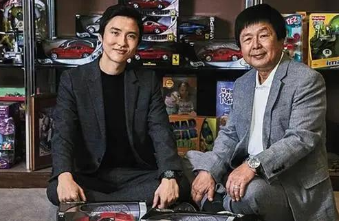 他是玩具大王继承者后娶甄子丹小姨婚后蔡加赞是什么样