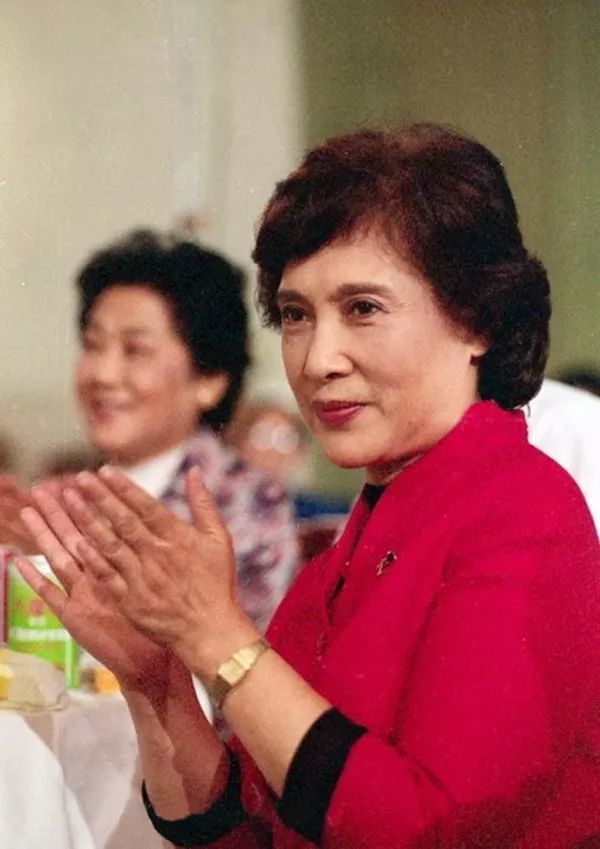 1983年,射击运动员许海峰在人民大会堂.