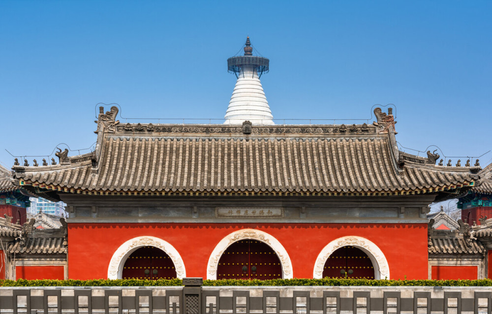 北京有座白塔大晴天也看不到影子究竟是风水问题还是别有玄机