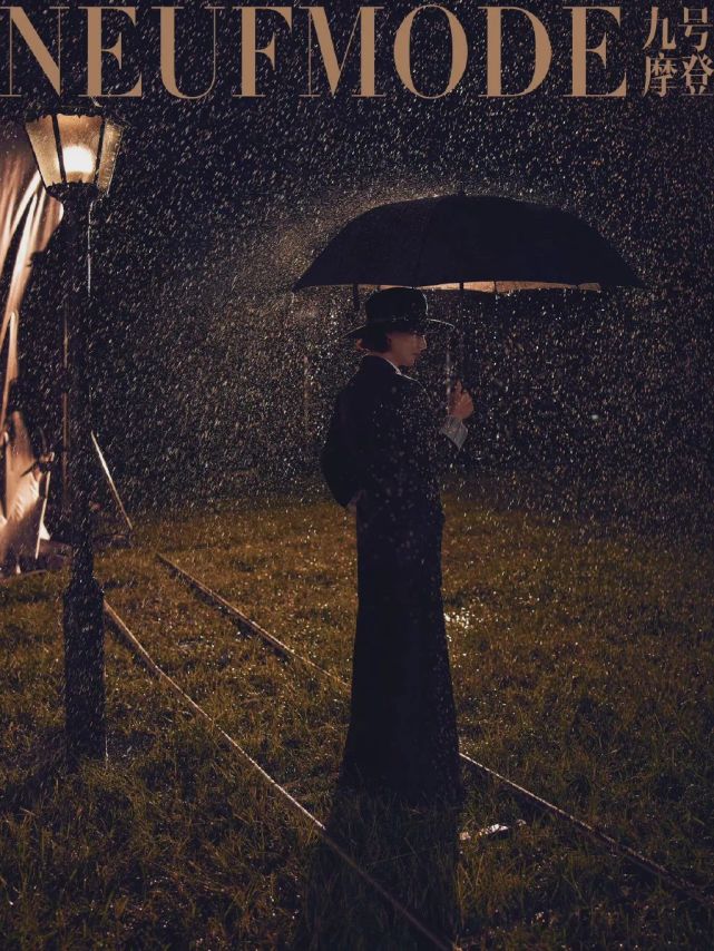 组图影后惠英红雨中曲写真大片电影感氛围拉满