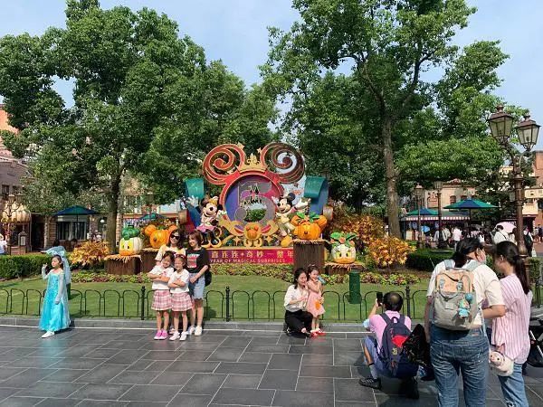 上海迪士尼乐园旅游节以最低199元的优惠价格入园游玩