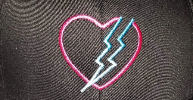 雷神4新标志曝光一道闪电划过爱心暗示电影将是一场悲剧