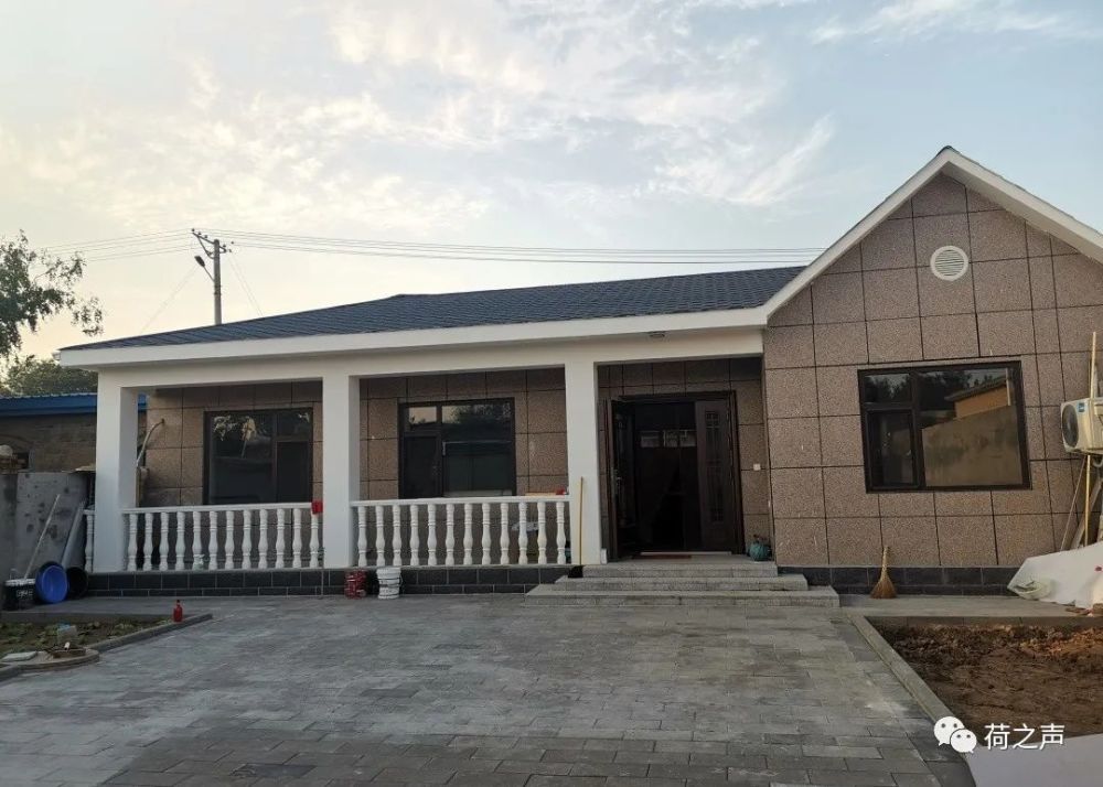 马淑娥精心设计了她家庭院,造型别致,窗明几净,各类物品整齐有序,屋内