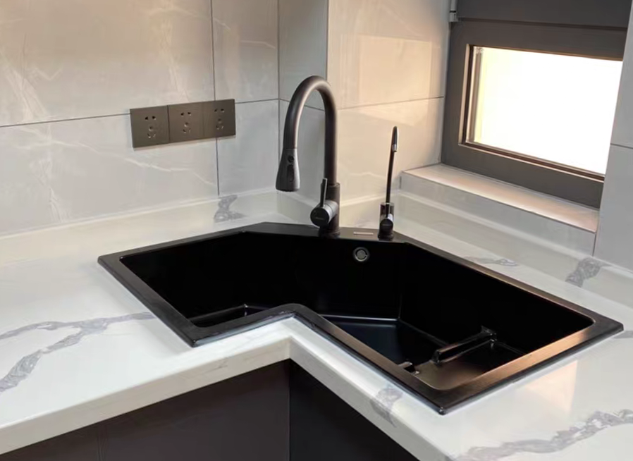 可以充分利用台面空间:如下图:3,异形水槽除了正圆形的水槽之外,还有