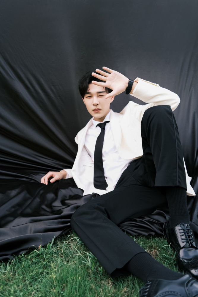 袁昊亮相cctv6中秋晚会合唱我的中国心传递爱国力量