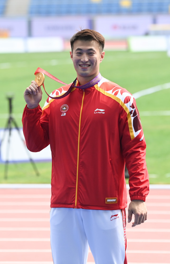 新华社记者 彭子洋 摄9月22日,上海队选手徐家杰在比赛中,他以84.