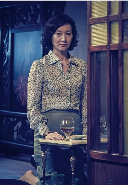 工作才是第一位才是最重要的,用惠英红的话来说就是:"作品就是代表