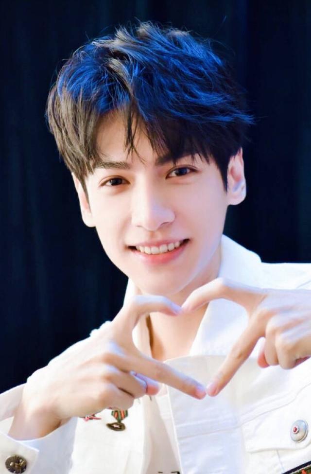 这18位川籍男星个个帅气迷人_腾讯新闻