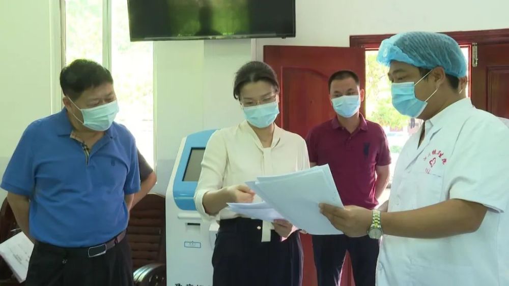 9月17日,县委常委,宣传部部长曾小芬率队到河头镇督导检查中秋,国庆