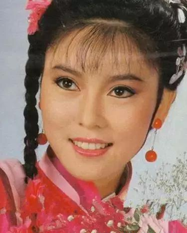 1984年,在拍摄电视剧《楚留香》期间,郑少秋和同剧女演员官晶华,互生