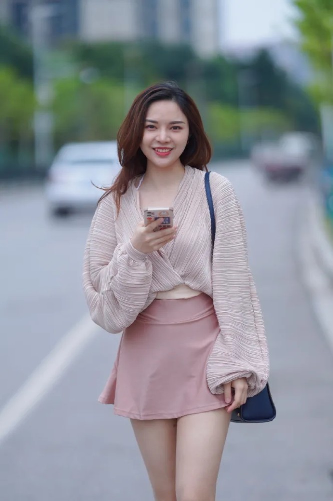 长相甜美的女生怎么穿才耐看?裙装是必不可少的,娇俏艳丽又清新