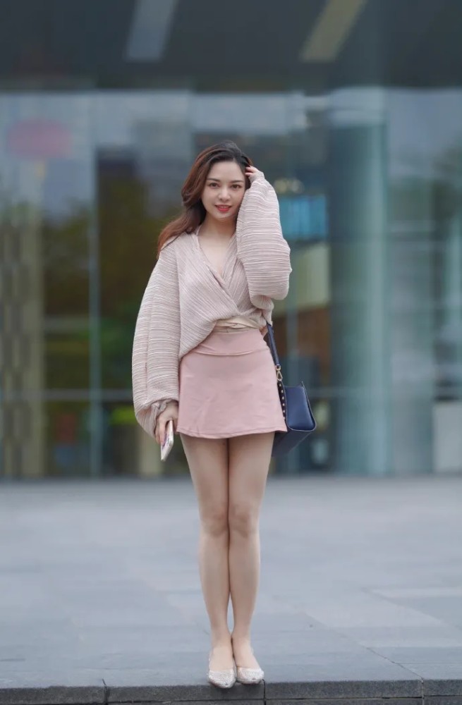 长相甜美的女生怎么穿才耐看?裙装是必不可少的,娇俏艳丽又清新