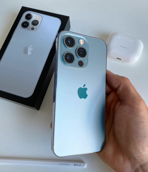 iphone 13真机实拍,猛男粉色遭抢空,苹果官网崩了!_腾讯新闻