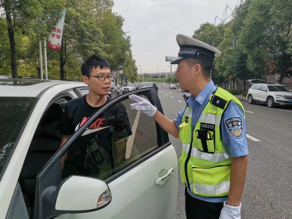 绵阳丨学校周边乱停乱放堵堵堵交警查查查