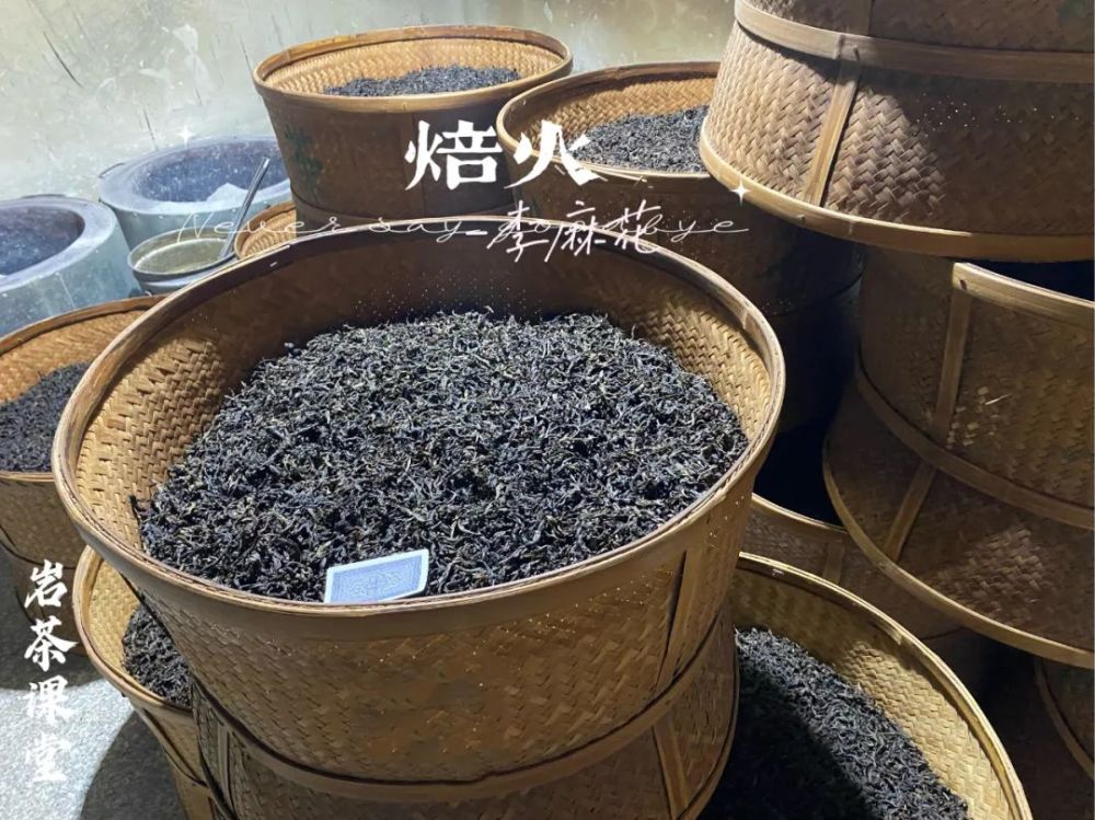 认为武夷岩茶作为焙火茶,一定要有蛤蟆背.