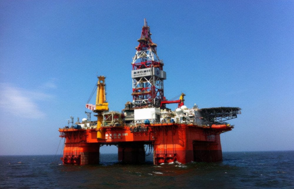 中国半潜式钻井平台号称南海移动国土战略价值多高