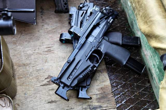 9,sr-2mp"石楠"微型冲锋枪由kbp仪器设计局,在1990年研发的半自动手枪