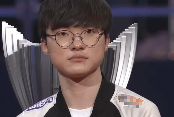 岳伦再度成调侃对象!lol官推:历届比赛最绝妙的单杀是哪一个?