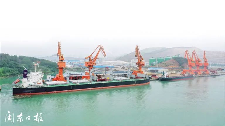 对外开放体制改革激发活力,漳湾码头运输繁忙.