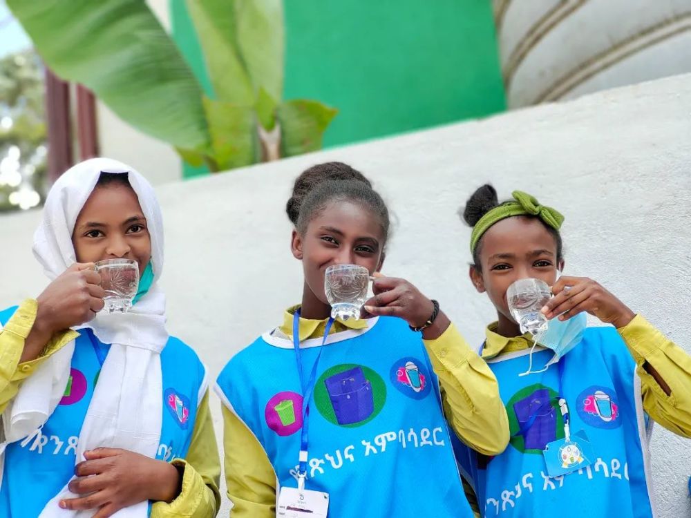 清水情暖,给非洲孩子一杯干净的水_腾讯新闻