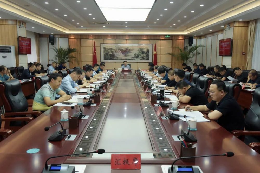 李智主持召开土默特右旗十七届人民政府第55次常务会议