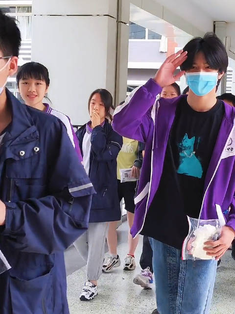 而此前爆出的巴蜀事件是因为其公司发布的刘耀文被一志愿学校录取的