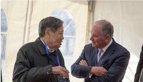 苏世民直言不讳地说:中国是一个有情有义的大国,所以中国的年轻人应该