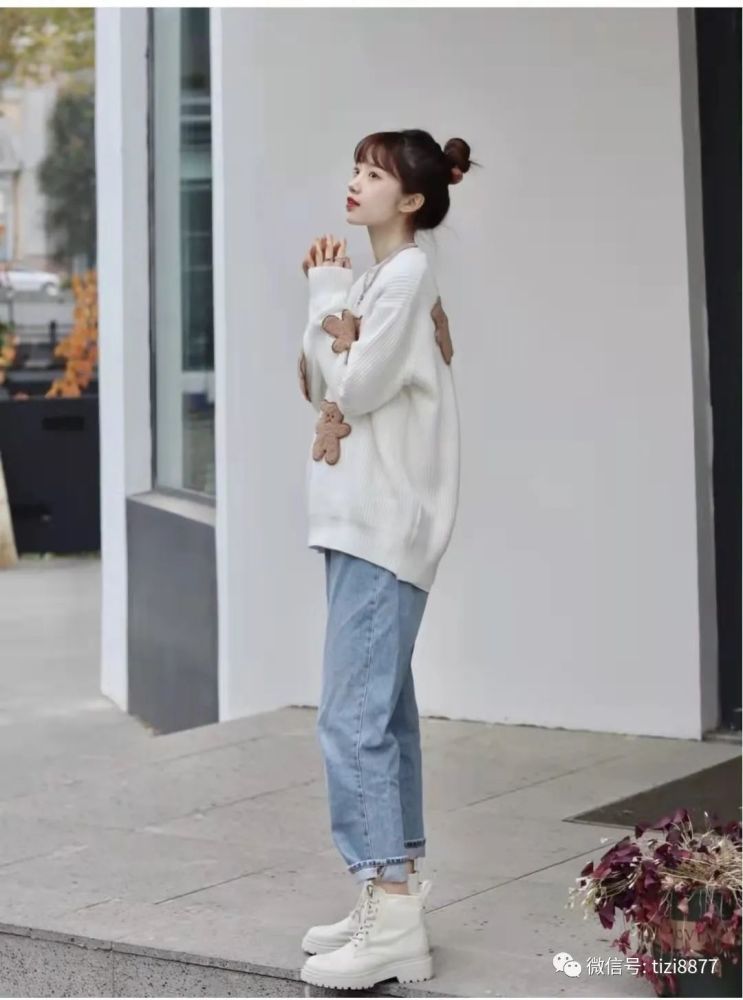 白色马丁靴怎么搭配衣服好看