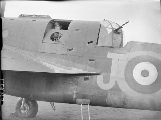 英国维克斯k型航空机枪,地面部队也爱用的武器_腾讯新闻