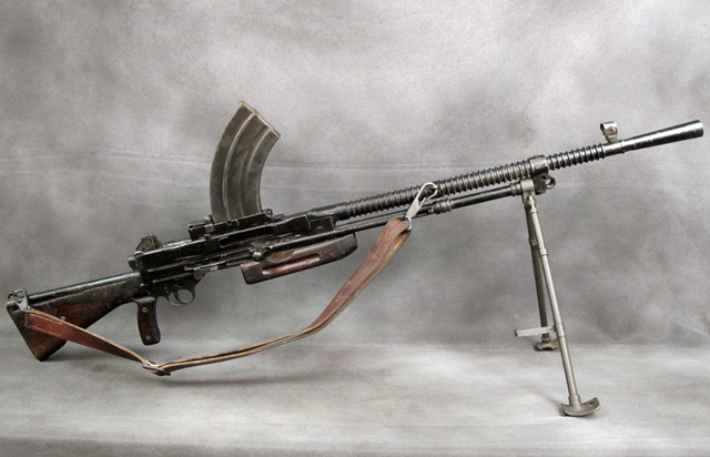 英国维克斯k型航空机枪,地面部队也爱用的武器_腾讯新闻